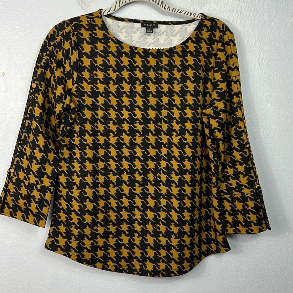 Ann Taylor Gold & Black Large Herringbone Pattern Scoop Neck Top Small